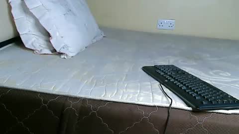 V EE online show from 03/07/25, 06:46