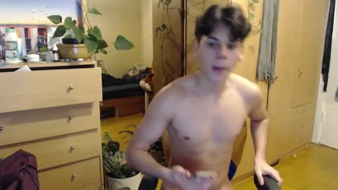 Snapshot of cute_boy859 chatting on 12/27/24, 09:11 Tomas online show from 12/27/24, 09:11