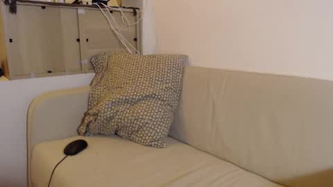 Snapshot of cute_boy859 chatting on 12/19/25, 06:37 Tomas online show from 12/19/25, 06:37