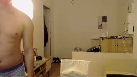 Snapshot of cute_boy859 chatting on 01/13/26, 04:23 Tomas online show from 01/13/26, 04:23