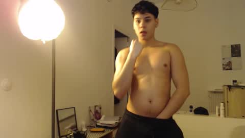 Snapshot of cute_boy859 chatting on 02/01/26, 05:22 Tomas online show from 02/01/26, 05:22