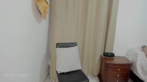 Snapshot of cute_brunett chatting on 06/14/26, 06:26 Sara online show from 06/14/26, 06:26