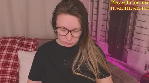 Everyday stream in the same time online show from 01/11/26, 01:32