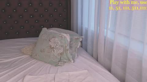 Everyday stream in the same time online show from 04/10/26, 01:22