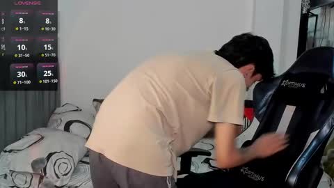 Snapshot of cute_diego_ chatting on 10/08/25, 11:02 Diego online show from 10/08/25, 11:02