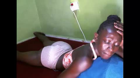 cute_doria online show from 10/27/25, 05:06