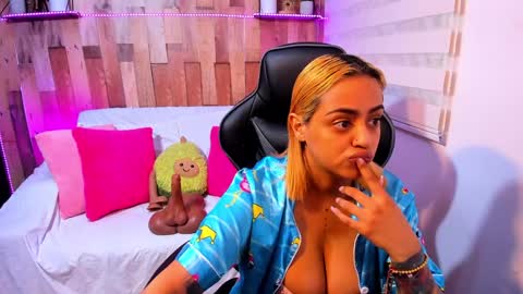    Independent Model online show from 01/11/25, 11:13