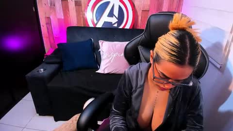    Independent Model online show from 03/09/25, 01:25