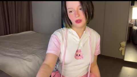 Snapshot of cute_emiliya chatting on 03/26/26, 01:44 Emily online show from 03/26/26, 01:44