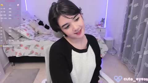 Snapshot of cute_eyess chatting on 10/16/25, 10:33 Cute online show from 10/16/25, 10:33