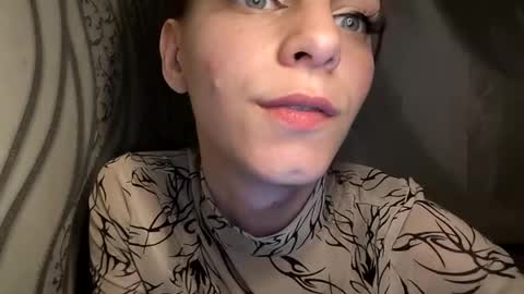 cute_foxis online show from 06/16/26, 09:17