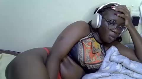 Snapshot of cute_gee chatting on 05/10/26, 02:55 daddysdoll online show from 05/10/26, 02:55