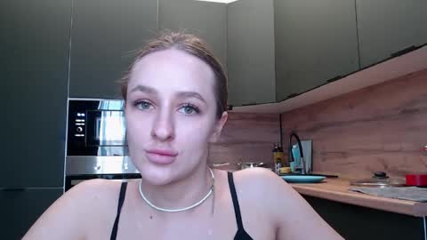Snapshot of cute_girl_mia__ chatting on 05/03/26, 10:43 cute_girl_mia__ online show from 05/03/26, 10:43