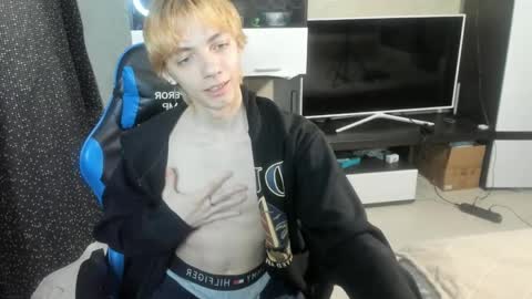Snapshot of cute_grecha chatting on 04/24/26, 06:05 Grisha online show from 04/24/26, 06:05