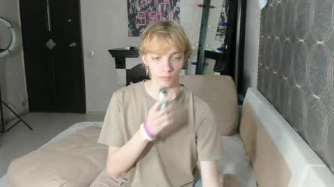 Snapshot of cute_grecha chatting on 04/27/26, 06:28 Grisha online show from 04/27/26, 06:28