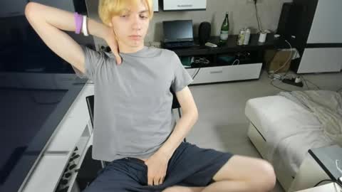 Snapshot of cute_grecha chatting on 05/26/26, 06:15 Grisha online show from 05/26/26, 06:15