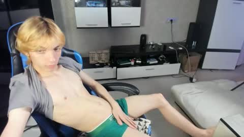 Snapshot of cute_grecha chatting on 06/04/26, 05:30 Grisha online show from 06/04/26, 05:30