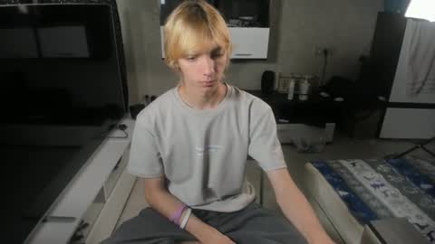 Snapshot of cute_grecha chatting on 06/25/26, 06:40 Grisha online show from 06/25/26, 06:40