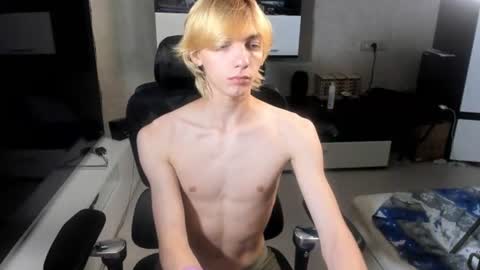 Snapshot of cute_grecha chatting on 06/29/26, 04:29 Grisha online show from 06/29/26, 04:29
