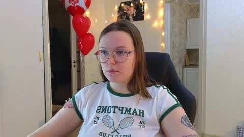 Snapshot of cute_junk chatting on 02/14/25, 06:19 Kite and Jack online show from 02/14/25, 06:19