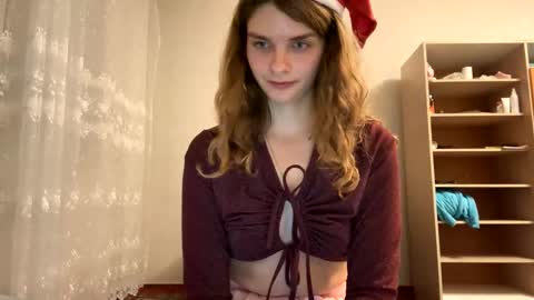 cute_kitte online show from 12/28/24, 10:34