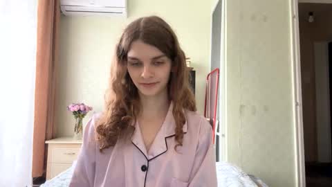 cute_kitte online show from 10/10/25, 11:09
