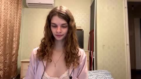 cute_kitte online show from 10/18/25, 05:03