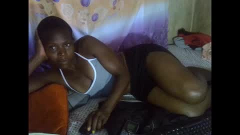 Snapshot of cute_leylah chatting on 04/19/26, 01:21 cute_leylah online show from 04/19/26, 01:21