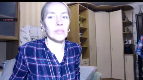 cute_lion_ online show from 10/24/25, 12:34