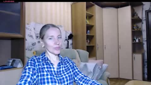 cute_lion_ online show from 11/14/25, 11:24