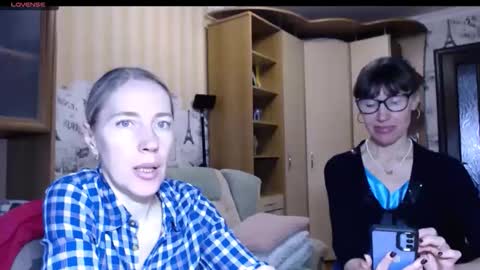 cute_lion_ online show from 11/27/25, 12:40