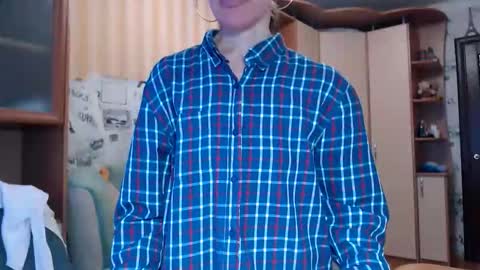 cute_lion_ online show from 04/04/26, 12:13