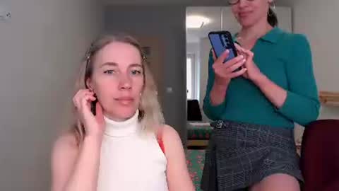 cute_lion_ online show from 04/24/26, 12:29