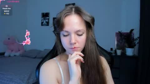 Snapshot of cute_little_ass chatting on 11/12/25, 07:31 Emily online show from 11/12/25, 07:31