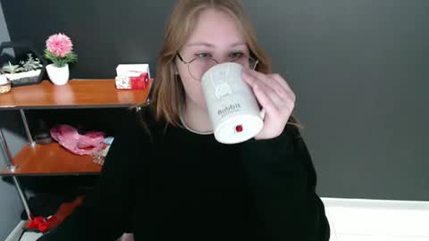 Veronica online show from 12/12/24, 07:41