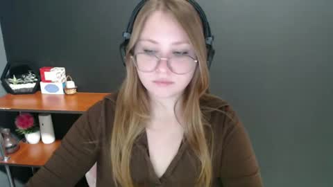 Veronica online show from 12/30/24, 10:43