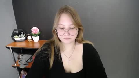 Veronica online show from 02/21/25, 11:11