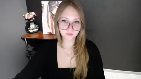 Veronica online show from 11/25/25, 07:52