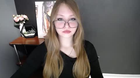 Snapshot of cute_minx chatting on 02/23/26, 10:01 Veronica online show from 02/23/26, 10:01