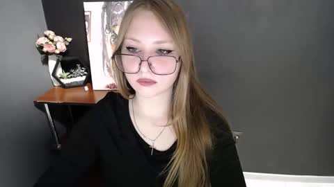 Snapshot of cute_minx chatting on 03/04/26, 09:37 Veronica online show from 03/04/26, 09:37