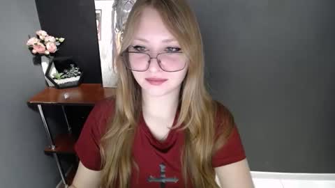 Snapshot of cute_minx chatting on 03/06/26, 07:38 Veronica online show from 03/06/26, 07:38
