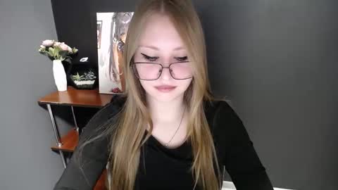 Snapshot of cute_minx chatting on 03/13/26, 07:59 Veronica online show from 03/13/26, 07:59