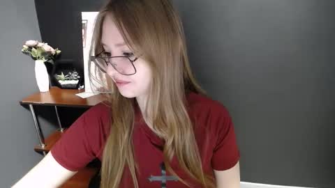 Snapshot of cute_minx chatting on 03/24/26, 07:46 Veronica online show from 03/24/26, 07:46