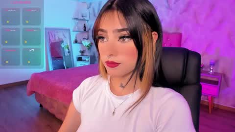 Snapshot of cute_sarita18 chatting on 12/21/25, 02:24 Sarita online show from 12/21/25, 02:24