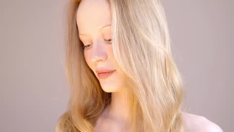 Snapshot of cute_shine chatting on 12/03/24, 10:17 Hey im Kristina Thank you for your support online show from 12/03/24, 10:17