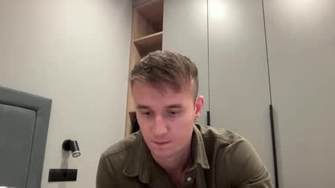 cute_skywalker online show from 10/26/25, 05:52