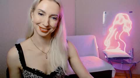 Snapshot of cute_smile_shy chatting on 11/27/25, 09:28 cute_smile_shy online show from 11/27/25, 09:28