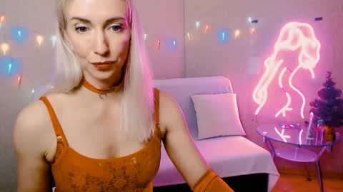 Snapshot of cute_smile_shy chatting on 12/16/25, 08:36 cute_smile_shy online show from 12/16/25, 08:36