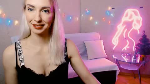 Snapshot of cute_smile_shy chatting on 12/18/25, 08:48 cute_smile_shy online show from 12/18/25, 08:48