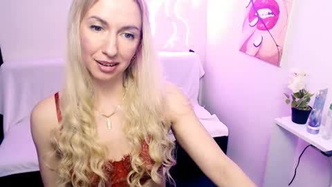 cute_smile_shy online show from 04/19/26, 08:35